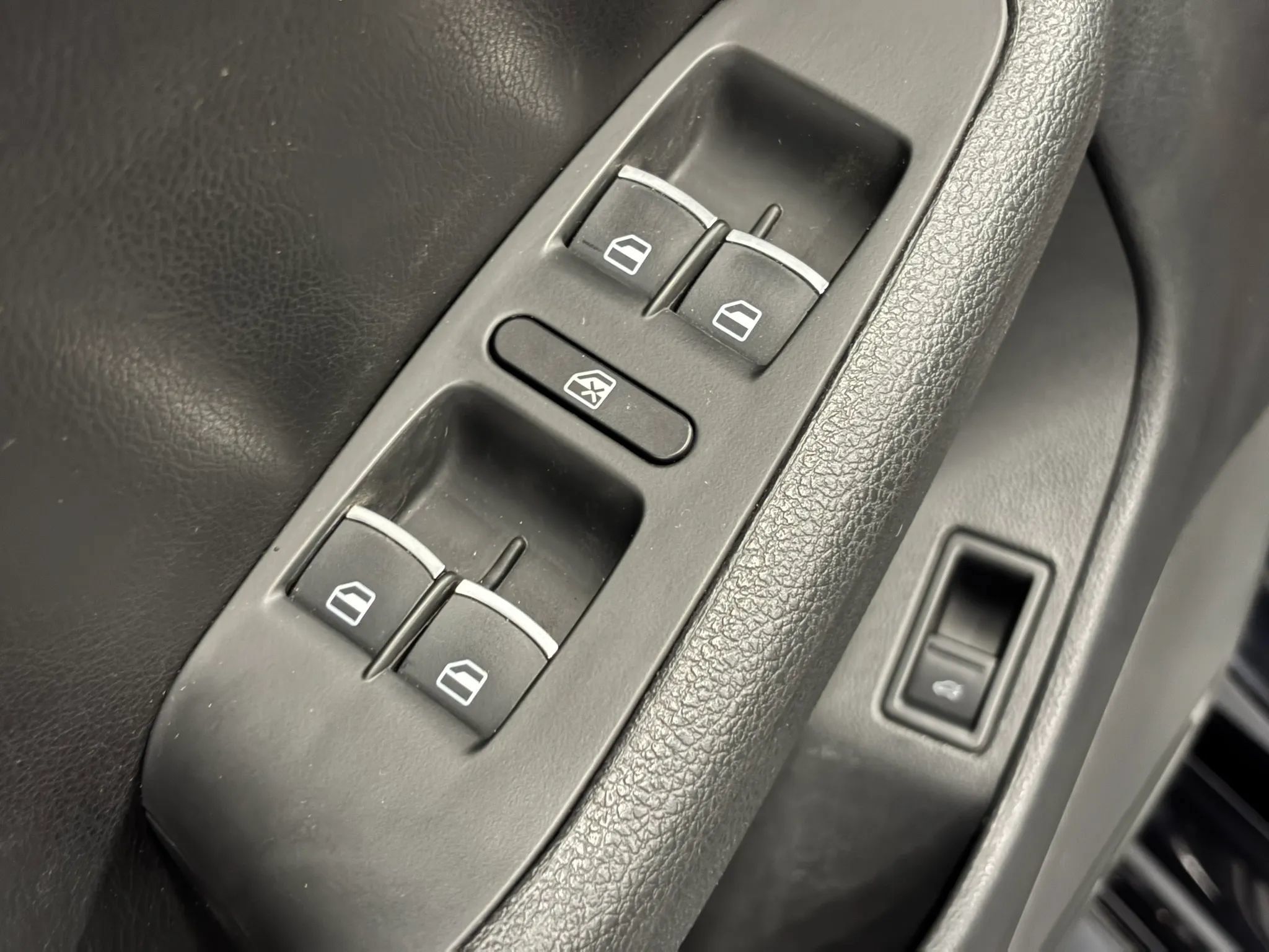 Used 2017 Volkswagen Jetta GLI FWD image 35
