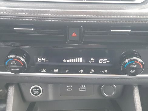 Certified 2021 Nissan Rogue SV image 24