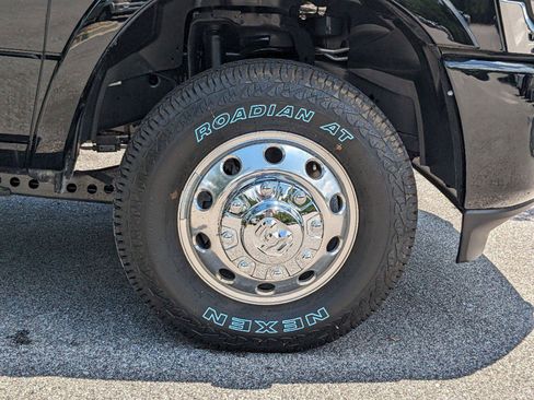 New 2024 RAM 3500 Limited image 12