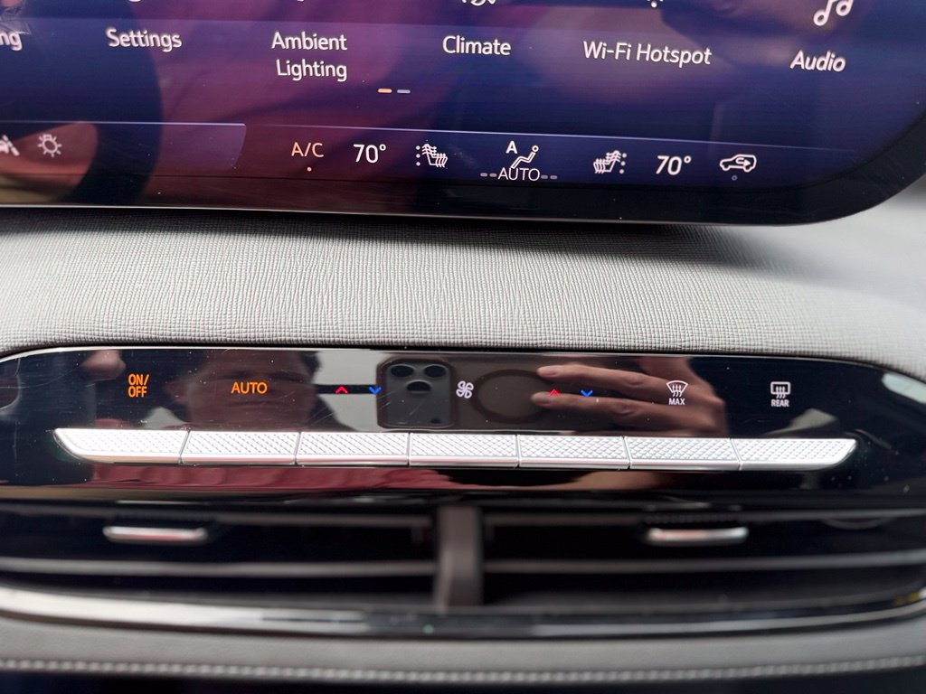 Used 2026 Buick Enclave Sport Touring w/ Power Package FWD image 17