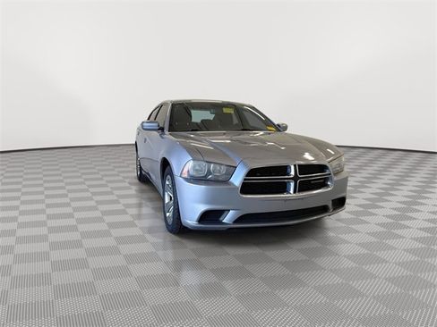Used 2014 Dodge Charger SE w/ Sport Appearance Group image 3