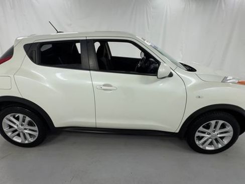 Used 2011 Nissan Juke SV FWD image 2