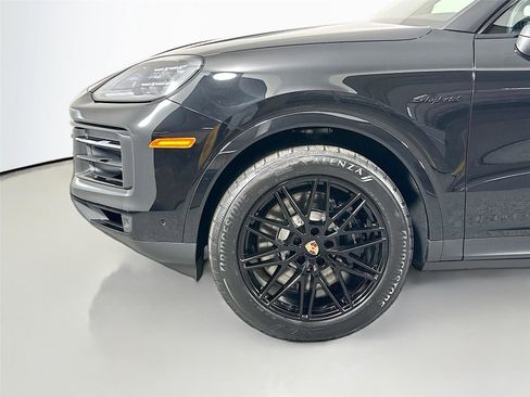 Certified 2025 Porsche Cayenne E-Hybrid AWD/4WD image 11