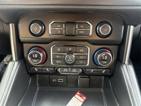 Used 2021 Chevrolet Tahoe Z71 w/ Z71 Signature Package image 18