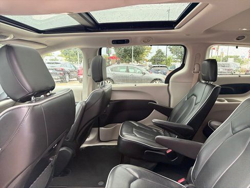 Used 2024 Chrysler Pacifica Limited FWD image 26