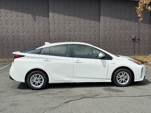 Used 2020 Toyota Prius XLE w/ Advanced Technology Package AWD/4WD image 3