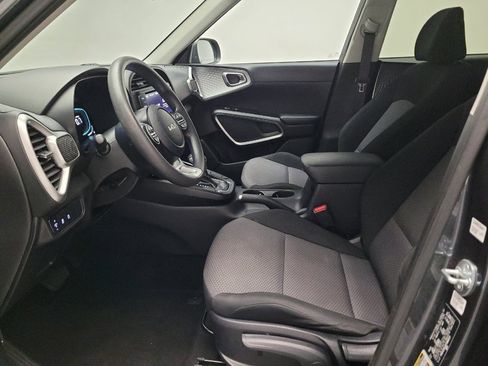 Used 2023 Kia Soul LX w/ Option Group 015 FWD image 17