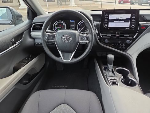 Used 2022 Toyota Camry LE image 10