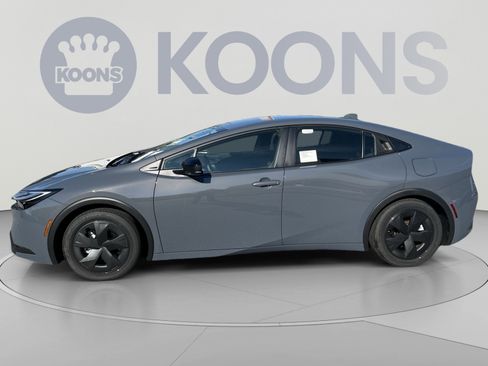 Used 2025 Toyota Prius Plug-In Hybrid FWD image 2