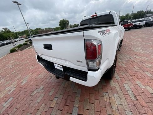 Used 2023 Toyota Tacoma TRD Sport w/ TRD Premium Sport Package AWD/4WD image 33