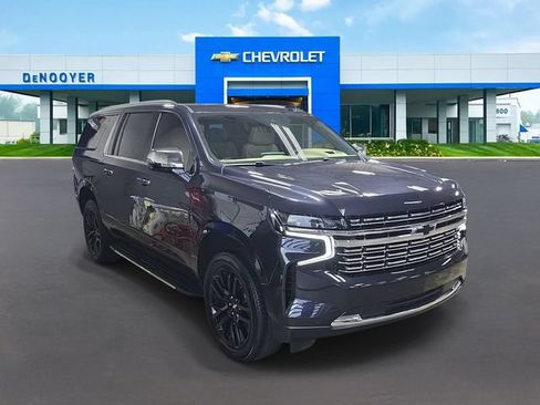 Used 2024 Chevrolet Suburban Premier w/ Premium Package AWD/4WD image 7