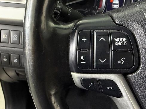 Used 2017 Toyota Highlander Limited AWD/4WD image 17