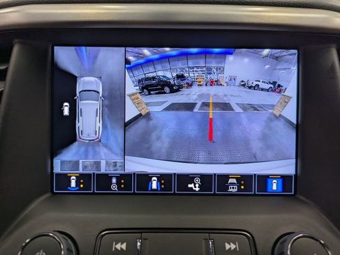 Used 2023 GMC Acadia SLT w/ Technology Package image 13