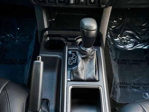 Used 2022 Toyota Tacoma TRD Sport image 14