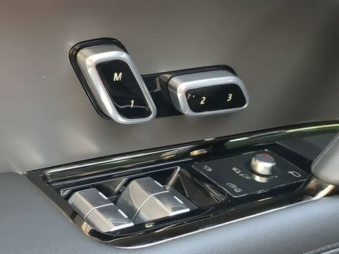 Certified 2025 Land Rover Range Rover Sport SE image 17