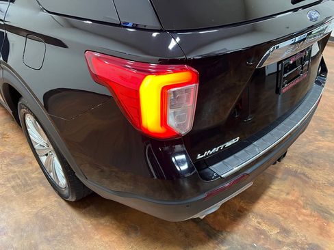 Used 2020 Ford Explorer Limited w/ Equipment Group 310A AWD/4WD image 46