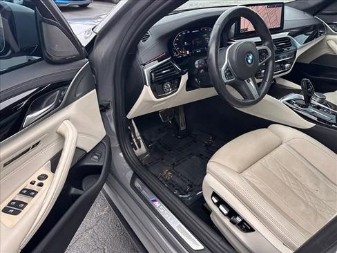 Used 2021 BMW M550i xDrive w/ Premium Package image 16