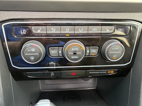 Used 2023 Volkswagen Atlas SEL R-Line AWD/4WD image 24