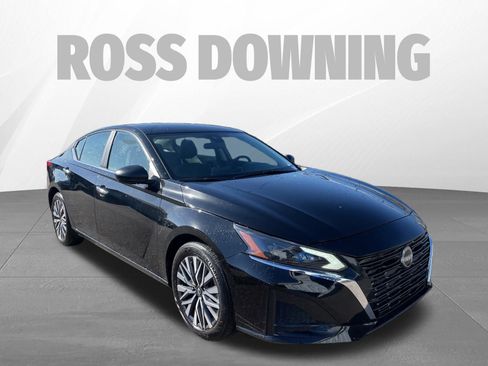 Used 2025 Nissan Altima 2.5 SV image 3