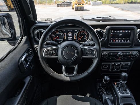 Used 2019 Jeep Wrangler Unlimited Sahara AWD/4WD image 22