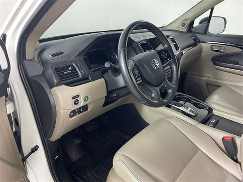 Used 2019 Honda Pilot Touring image 3