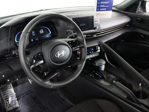 Certified 2025 Hyundai Elantra Sport FWD image 18