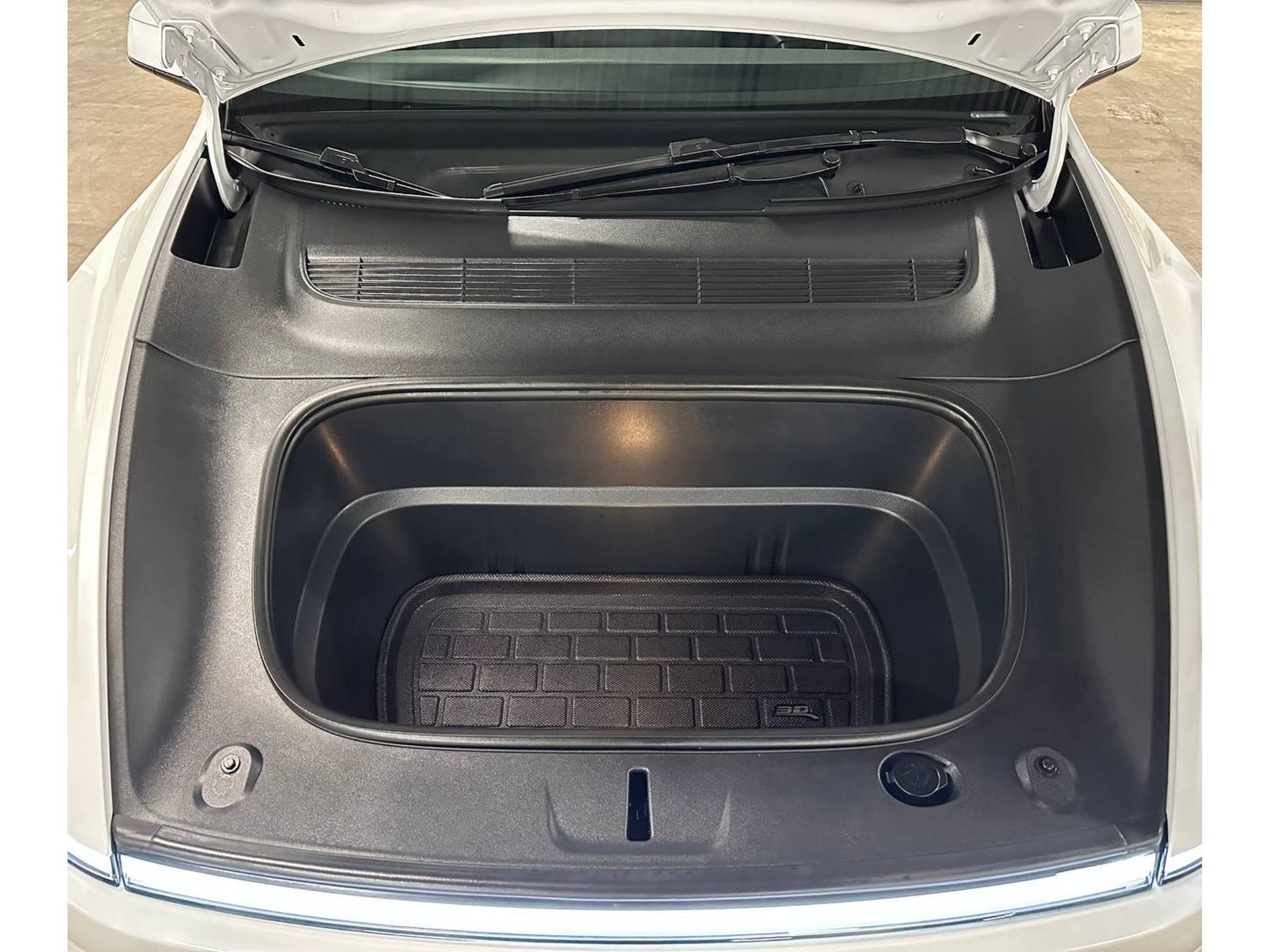Used 2026 Tesla Model Y AWD image 4