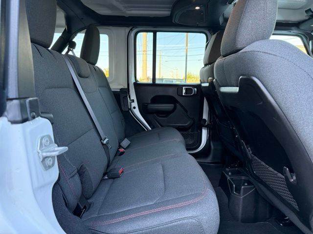Used 2025 Jeep Wrangler Unlimited Rubicon AWD/4WD image 11