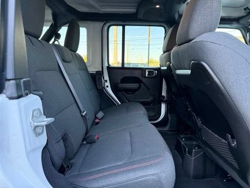 Used 2025 Jeep Wrangler Unlimited Rubicon AWD/4WD image 11