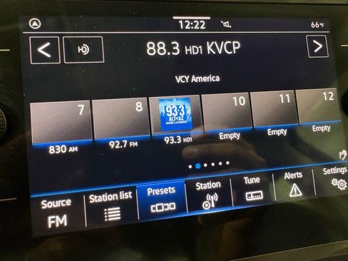 Used 2024 Volkswagen Tiguan SE FWD image 30