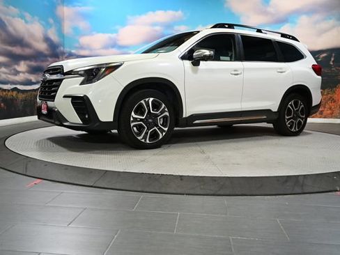 Used 2023 Subaru Ascent Limited w/ Technology Package AWD/4WD image 4