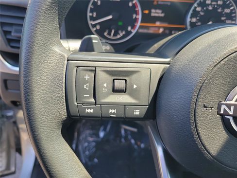 Used 2024 Nissan Rogue S FWD image 22