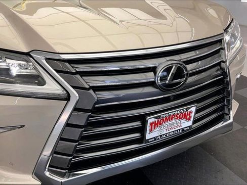 Used 2019 Lexus LX 570 4WD w/ Luxury Package image 31
