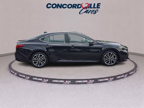 Used 2025 Toyota Camry XLE w/ Premium Plus Package FWD image 7