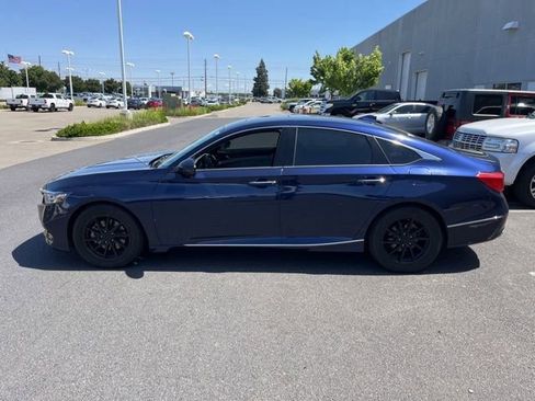 Used 2018 Honda Accord Touring image 4