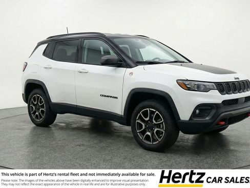 Used 2025 Jeep Compass Trailhawk image 1