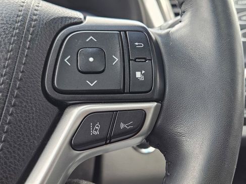 Used 2019 Toyota Highlander XLE FWD image 29