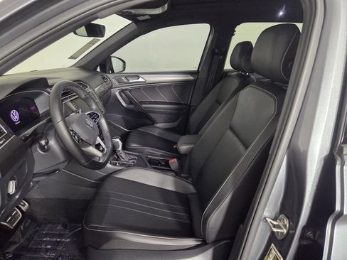 Used 2024 Volkswagen Tiguan SE R-Line FWD image 9