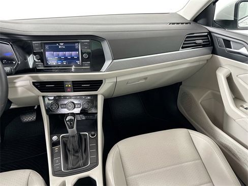 Used 2024 Volkswagen Jetta SE w/ Panoramic Sunroof Package image 27