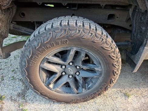 Used 2024 Chevrolet Silverado 1500 Custom Trail Boss w/ LPO, Dark Essentials Package AWD/4WD image 6