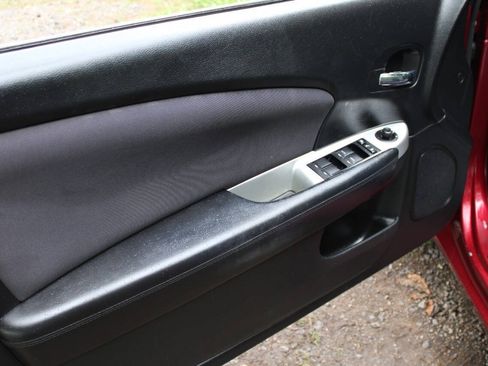 Used 2013 Chrysler 200 Touring FWD image 14
