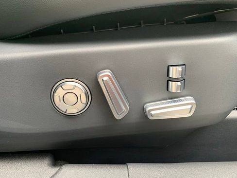 New 2025 Lincoln Nautilus Reserve image 18