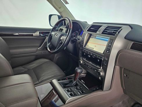 Used 2018 Lexus GX 460 Luxury AWD/4WD image 11