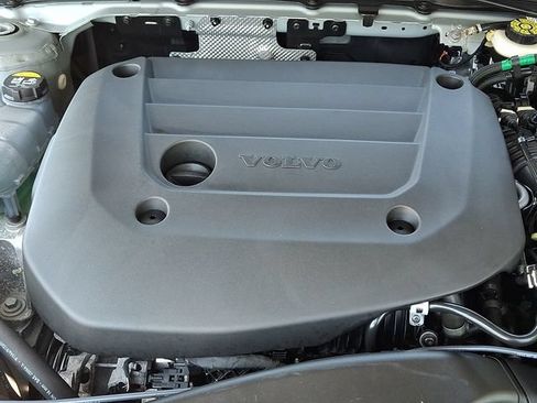 Used 2024 Volvo XC40 B5 Plus w/ Protection Package Premier AWD/4WD image 30
