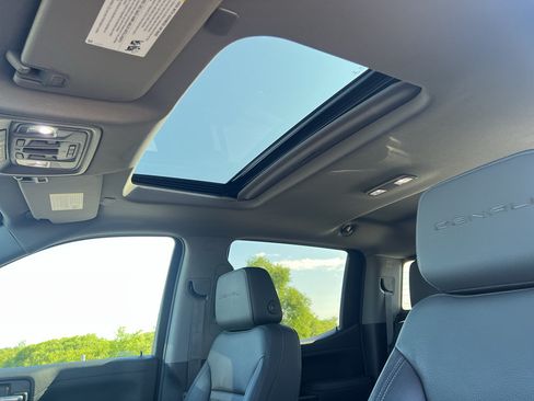 Used 2021 GMC Sierra 1500 Denali AWD/4WD image 19