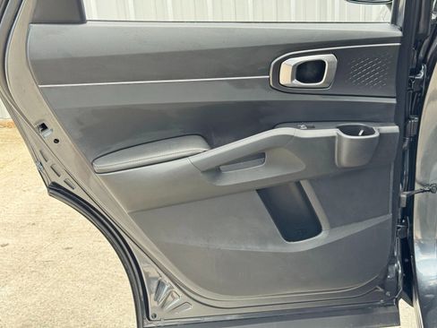 Used 2022 Kia Sorento LX image 38