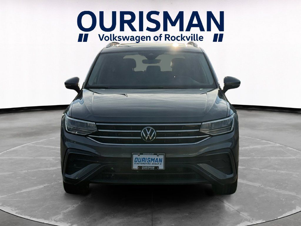 Used 2023 Volkswagen Tiguan SE w/ Panoramic Sunroof Package AWD/4WD image 8