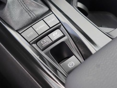 Used 2025 Toyota Camry LE w/ Convenience Package FWD image 31