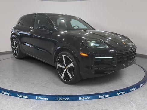 Used 2024 Porsche Cayenne AWD/4WD image 4