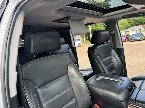 Used 2019 GMC Yukon XL Denali w/ Open Road Package AWD/4WD image 39